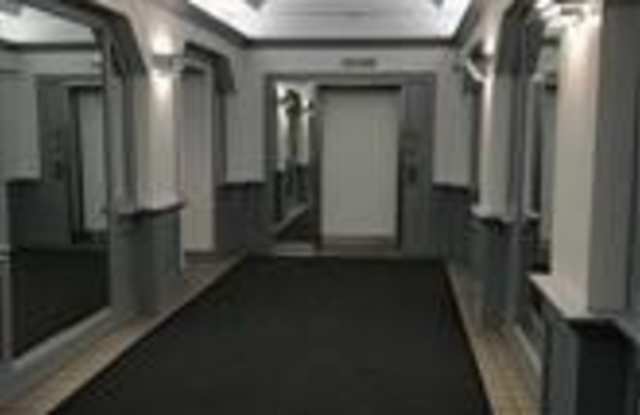 196 Crown Street Gallery 2