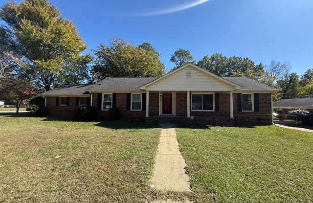 Charming 3 Bedroom 2 Bath Brick Ranch – Lawncare & Washer/Dryer Included! Gallery 1
