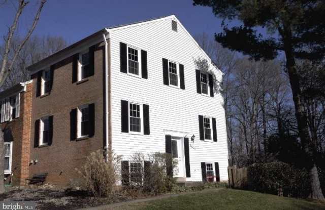 5417 PANOLA COURT - 5417 Panola Court, Kings Park, VA 22151