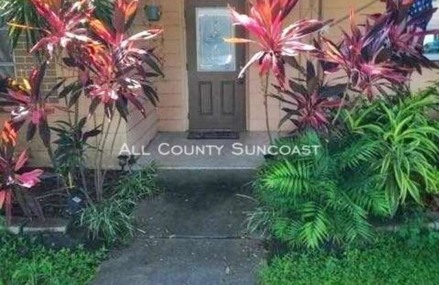 226 NW Lincoln Cir. N. - 226 Northwest Lincoln Circle North, St. Petersburg, FL 33702