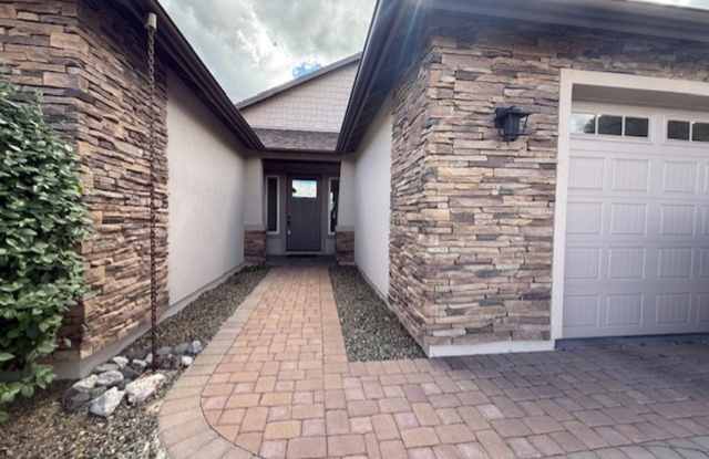 Occupied Do Not Disturb Tenants - Home In The Vineyards 3 Bedroom 2 Bath Home - Contact Property Pros Property Management Gallery 4