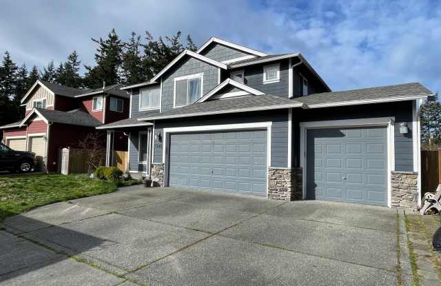 Spacious Pet Friendly 4 Bedroom Home Close to Everything! Gallery 4