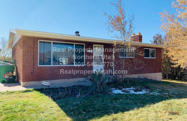 1934 E OAKRIDGE DRIVE - 1934 Oakridge Drive, Layton, UT 84040
