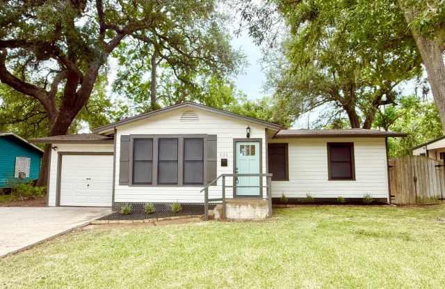 Beautiful and Spacious 4/2/1 home in Lake Jackson photos photos
