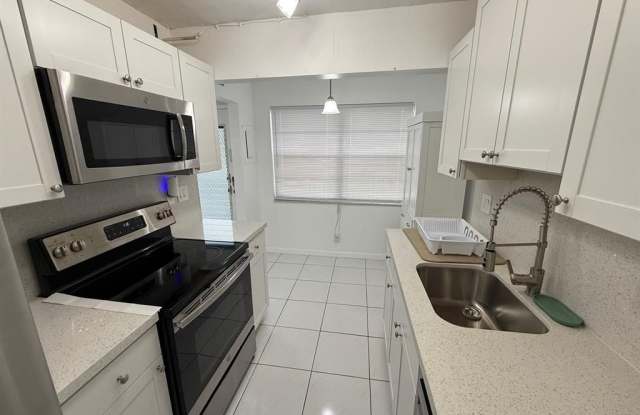 8405 NW 61st St photos photos