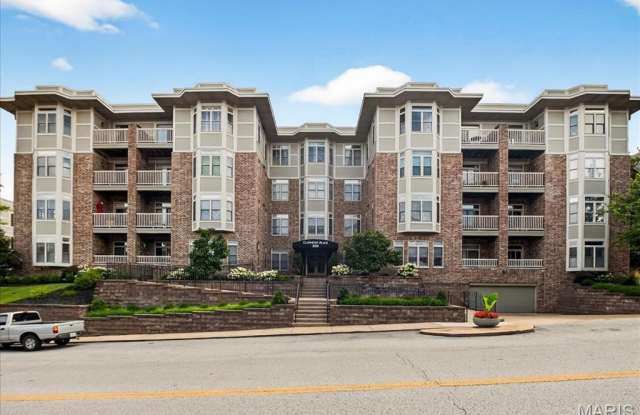 500 North and South Road - 500 North and South Road, University City, MO 63130