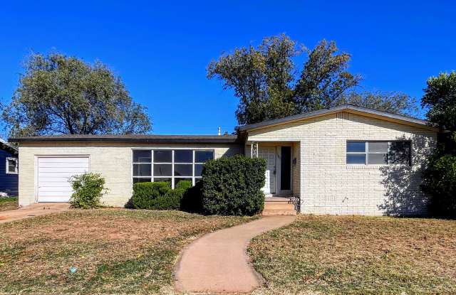 Texas‑Style Charm and Comfort – 3‑Bed, 2‑Bath Rental in Snyder! - 2401 42nd Street, Snyder, TX 79549