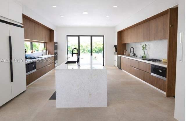 4031 SW 54th Ct Gallery 2