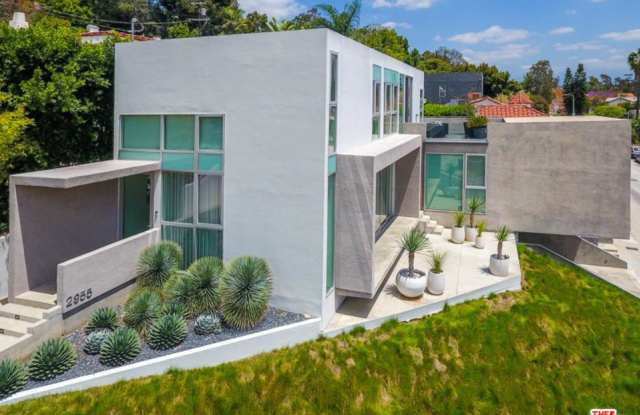 2955 SWAN Place Gallery 2
