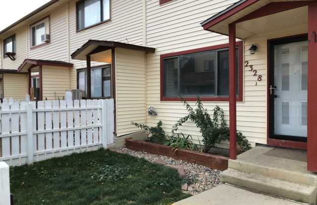 Centrally Located, 2 Bedroom Townhouse w/Garage photos photos