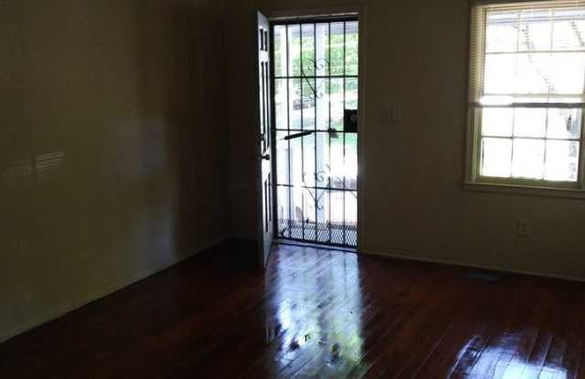 1369 Byrere Terrace SW Gallery 4