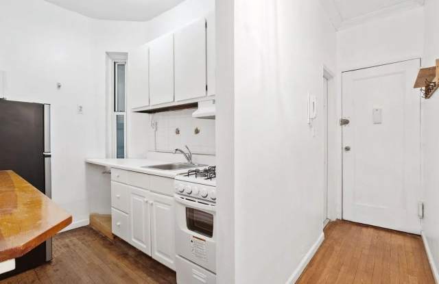 238 E 84th St Apt 2B - 238 East 84th Street, New York City, NY 10028
