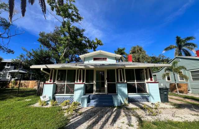"Charming Historic Downtown Fort Myers Home - Fully Furnished 2 Bed, 1 Bath with Washer/Dryer!" - 2721 Michigan Avenue, Fort Myers, FL 33916