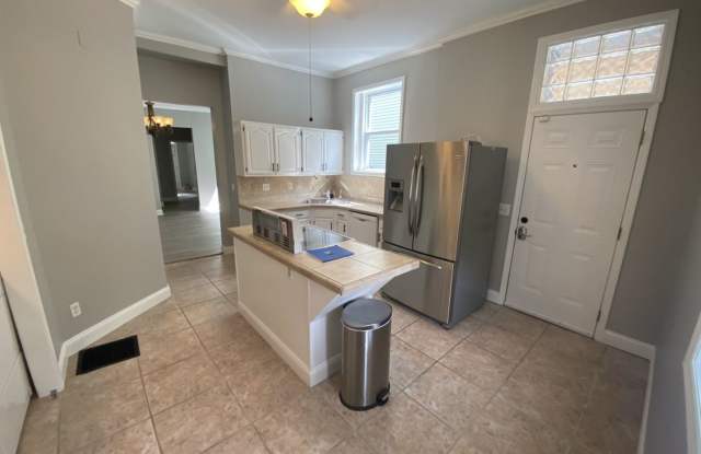 6 Bed/2.5 Bath Mins. From UC $650/pp ($3,900/mo)! photos photos 6 Bed/2.5 Bath Mins. From UC $650/pp ($3,900/mo)! photos photos