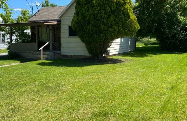 Great 2 br 1 bath House. Pet Friendly. Available for January move in! Gallery 4