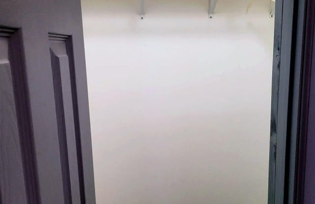 4011 Pulaski Street - Room 1 Gallery 4