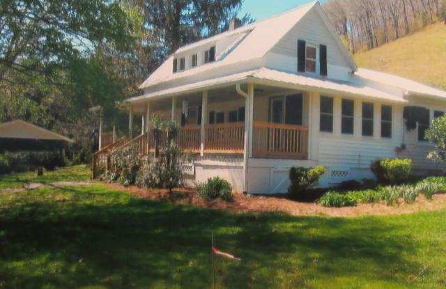 $1,600 - 2 Bed / 1.5 Bath House on Caney Fork with Stunning Landscaped Gardens photos photos
