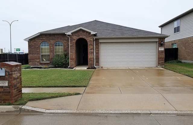 Spacious 3 Bedroom Home in the Keller ISD - 4501 Sheldon Trail, Fort Worth, TX 76244