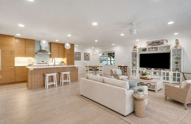 232 SEABREEZE Circle Gallery 4