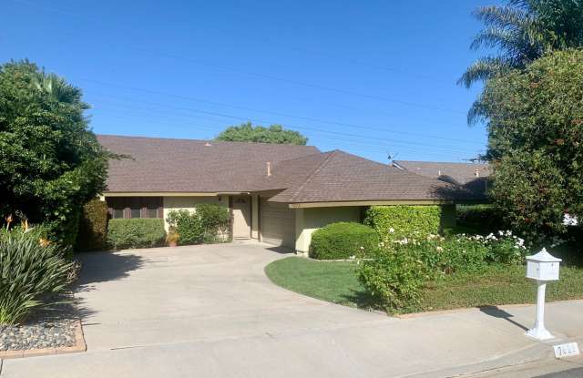 Beautiful Carlsbad 3 bedroom 2 bath single story home For Lease - 7028 Fern Place, Carlsbad, CA 92011
