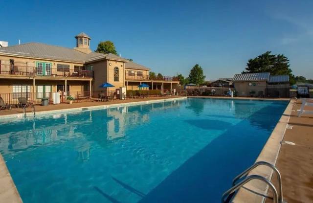 Festus - 2 bed, 2 bath Condo with in-unit Washer & Dryer + Resort Style Amenities - $1300 per Month / $1300 Security Deposit Gallery 4