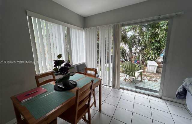 90 Isle Of Venice Dr photos photos