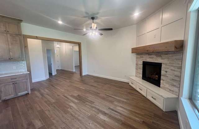 1900 Inglenook Drive Gallery 3