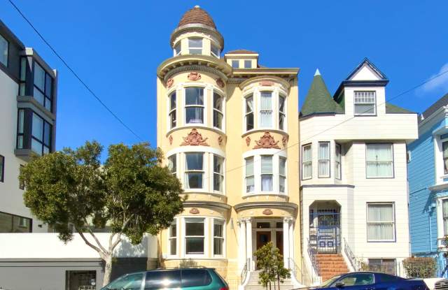 LARGE Full Floor 4BR/2BA. In-Unit Laundry, New Stainless Appliances! photos photos LARGE Full Floor 4BR/2BA. In-Unit Laundry, New Stainless Appliances! photos photos