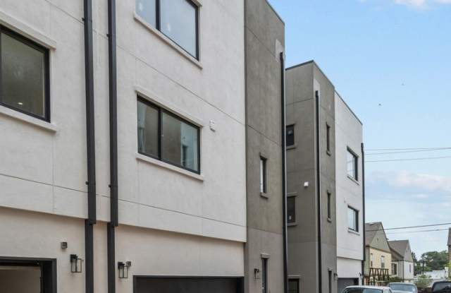 222 E Courtland Pl Gallery 3