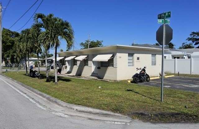 756 NW 5th St - 756 Northwest 5th Street, Hallandale Beach, FL 33009