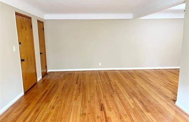 1725 Gardenia Avenue Gallery 2