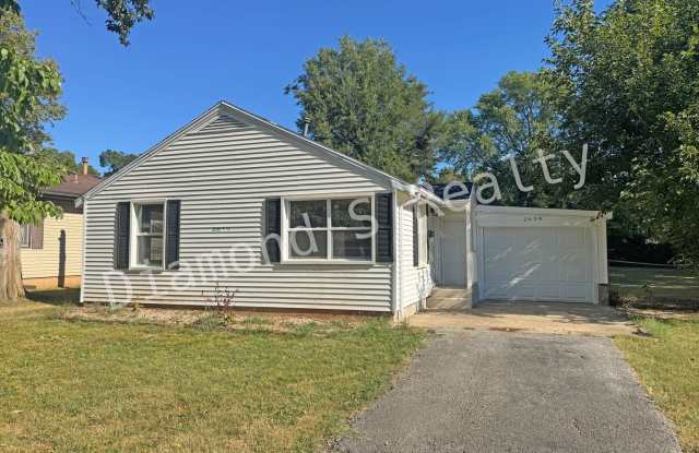 Charming and Clean 2 Bedroom Home Availalbe! photos photos