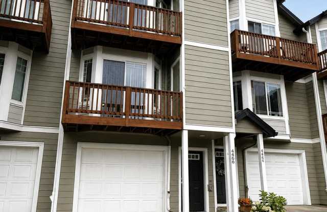 3 Story ~ 3 Bed/3 Bath Townhome in Parkview Village! photos photos