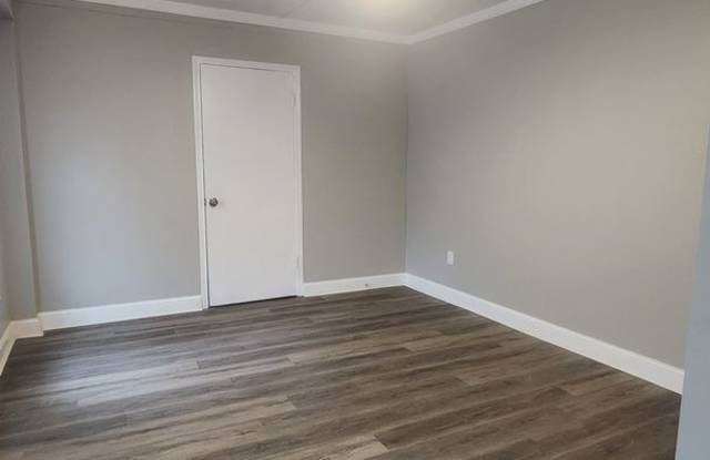 Beautiful 4 Bed 2 Bath Ranch House Gallery 4