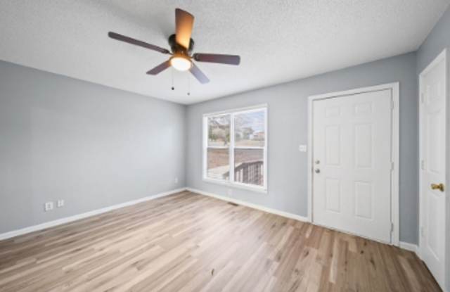 3 Bedroom 1 Bath Home - Recently Refreshed Gallery 3