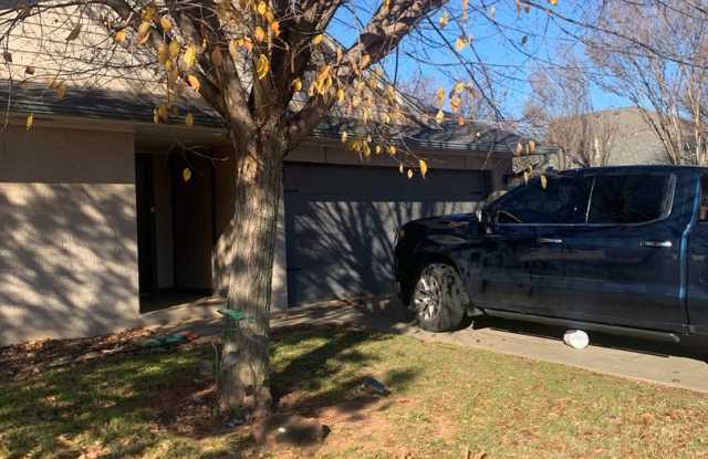 Remodeled 3 Bedroom near Moore Gallery 3