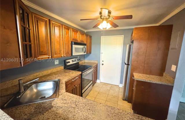 2324 S Cypress Bend Dr Gallery 2