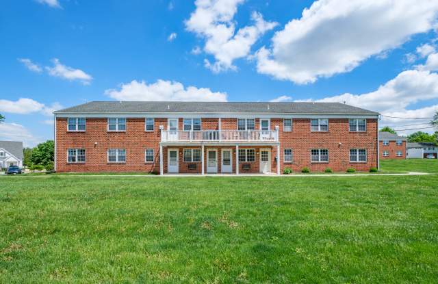 360 College Manor Ave Apt 4 Gallery 2