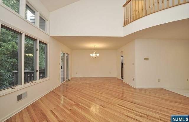 25 Lakeview Drive Gallery 4