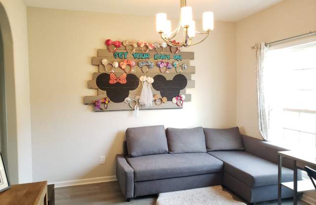 Near Exit 1! Close to I-24! HUGE Kitchen Island! Free Garbage Service! photos photos