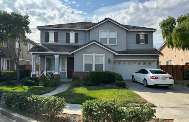 Beautiful Brentwood Two-Story home on a quiet court location with one full bedroom and one full bathroom downstairs. Four bedrooms and 3 full bathrooms and nearly 2,500 square feet! - 276 Christenson Court, Brentwood, CA 94513