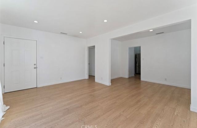4915 Hesperia Avenue Gallery 3