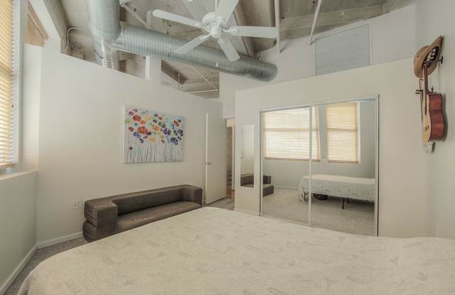 One Bedroom Unit in Wonderful Western Auto Lofts Gallery 4