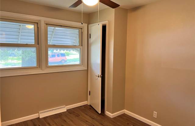 9712 Gloucester Gallery 3