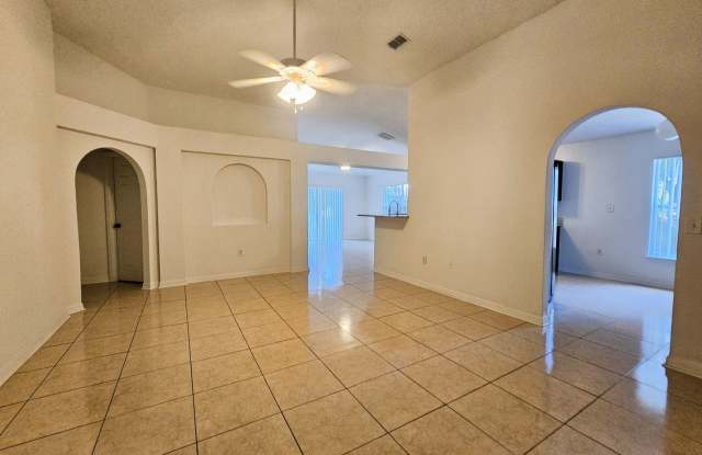 Welcome Home to Space, Convenience, and Minneola Charm! Gallery 3