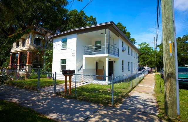 1666 Myrtle Avenue North Gallery 1