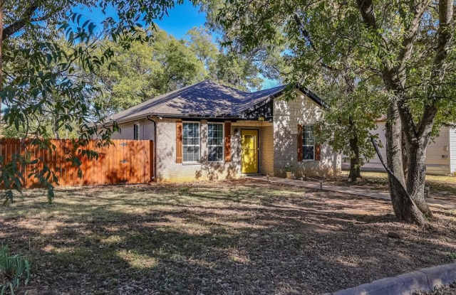 1012 N Robinson Street - 1012 North Robinson Street, Cleburne, TX 76031 1012 N Robinson Street - 1012 North Robinson Street, Cleburne, TX 76031