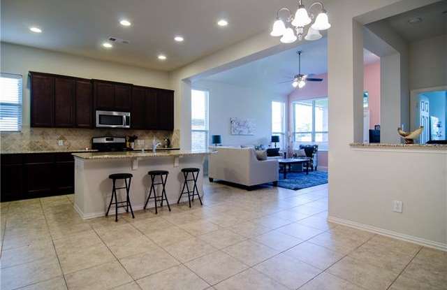 5201 Datewood Lane Gallery 4