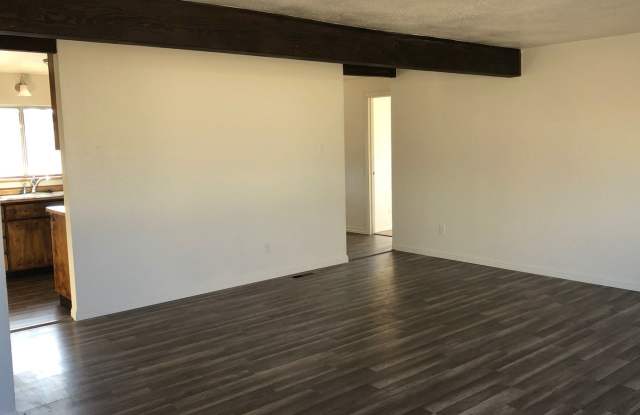 2661 Squires Street Gallery 4