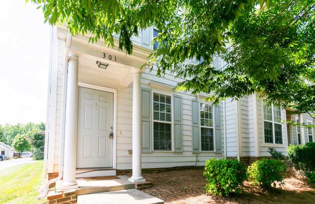 Peaceful 3-Bed, 2-Bath End Unit Townhome in Powell Place photos photos